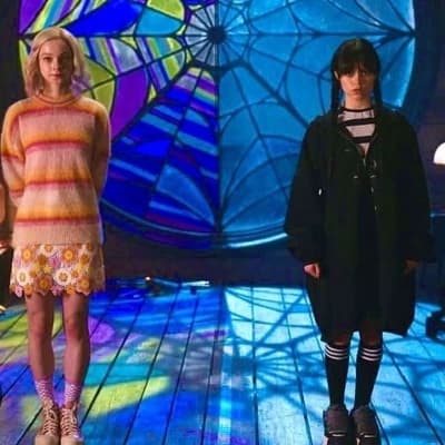 Wensday Addams i Enid Sinclair thumbnail