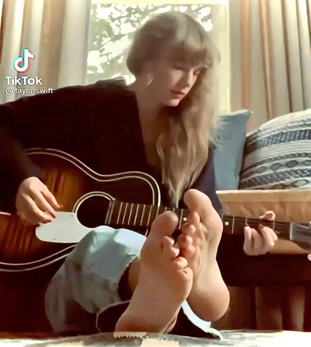 Taylor Swift thumbnail