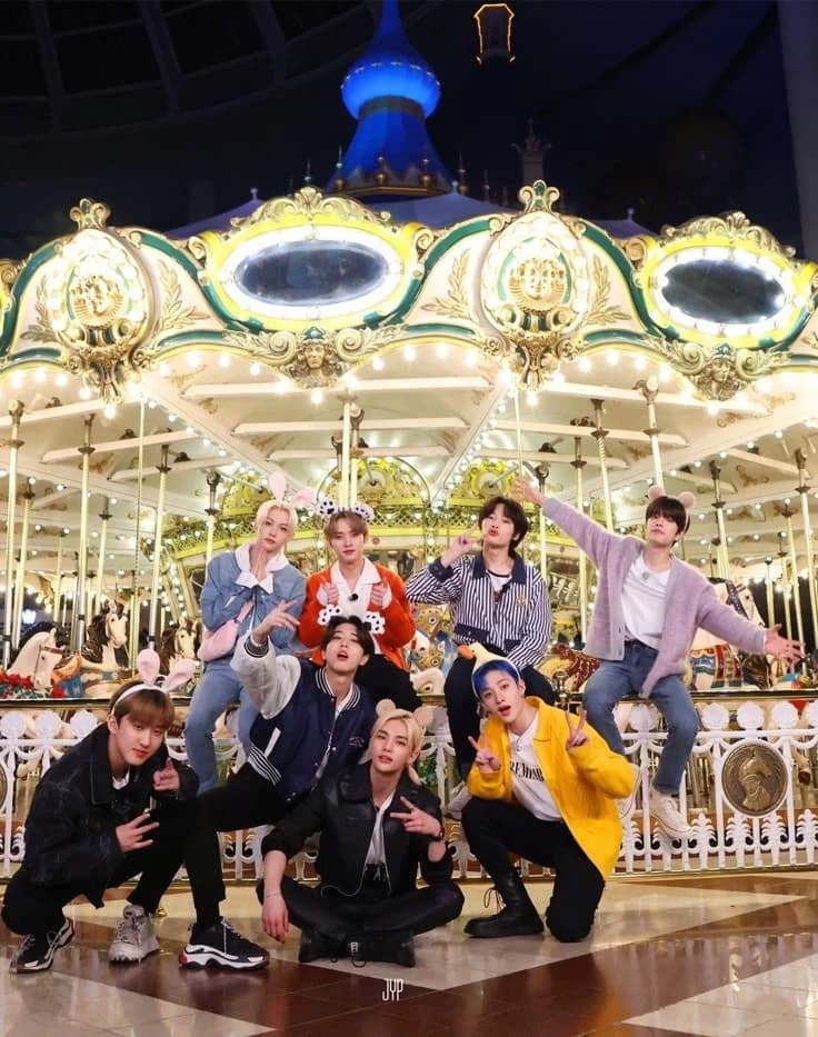 Stray kids thumbnail