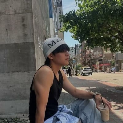 Kim Taehyung thumbnail