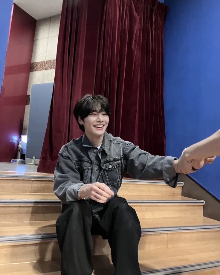 Jeongin thumbnail