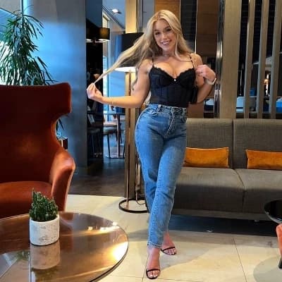 Elle Brooke thumbnail
