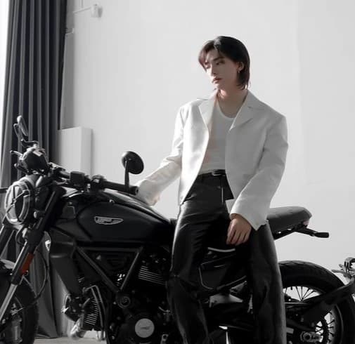 ℋ𝑦𝑢𝑛𝑗𝑖𝑛 thumbnail