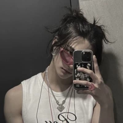 Hwang Hyunjin thumbnail
