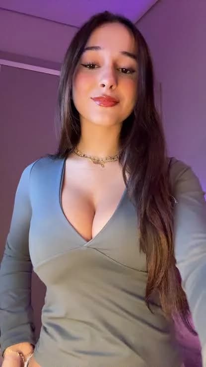 Julia Petroni thumbnail