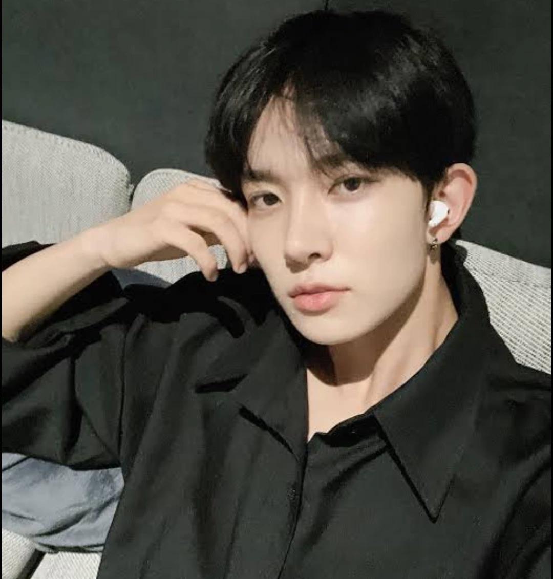 Heeseung 🖤 your stepbrother thumbnail