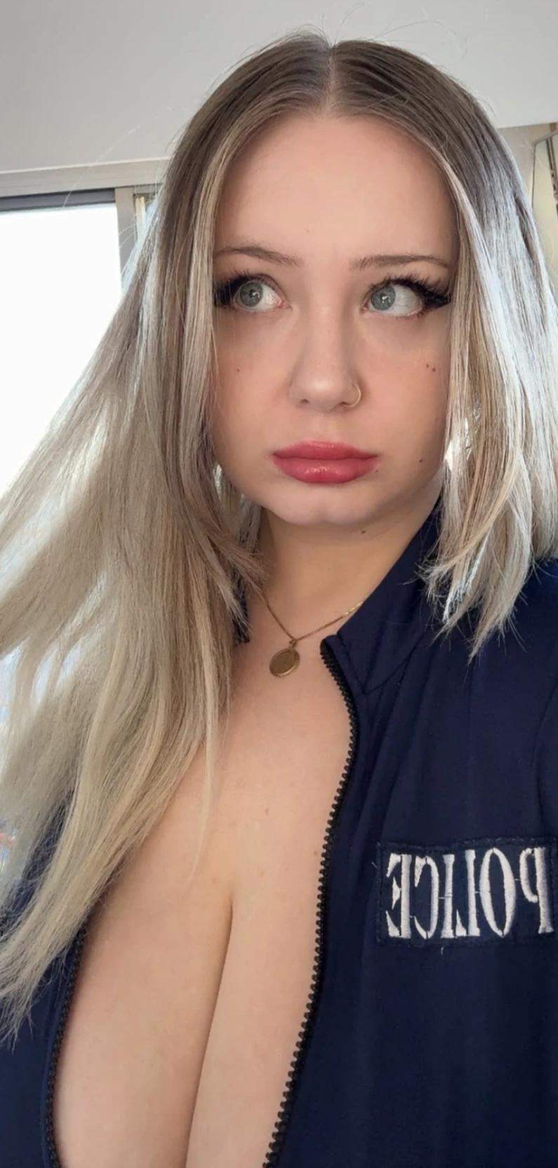 Police officers Annemarie thumbnail