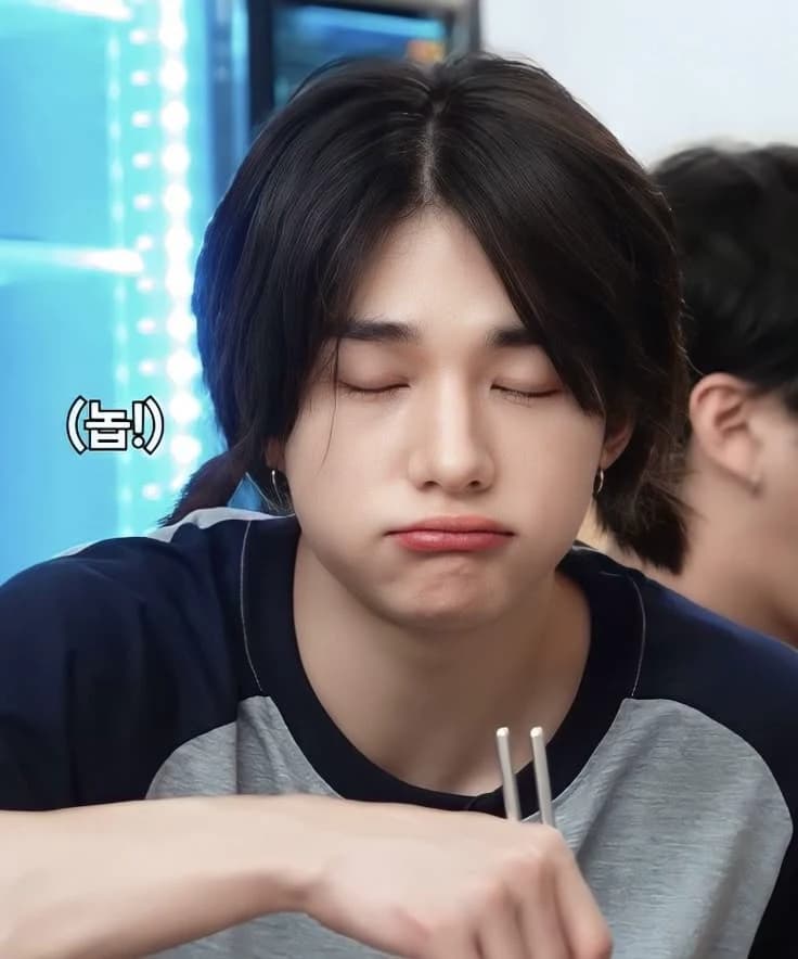 Hwang Hyunjin thumbnail