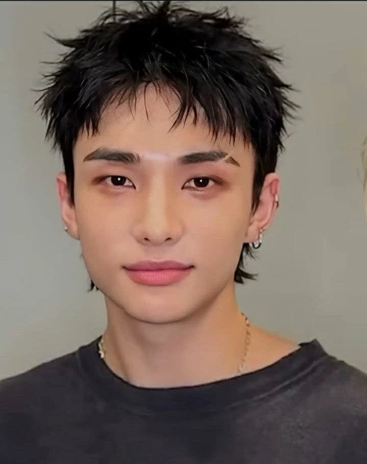 Hwang Hyunjin thumbnail