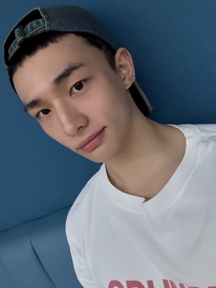 Hwang Hyunjin thumbnail