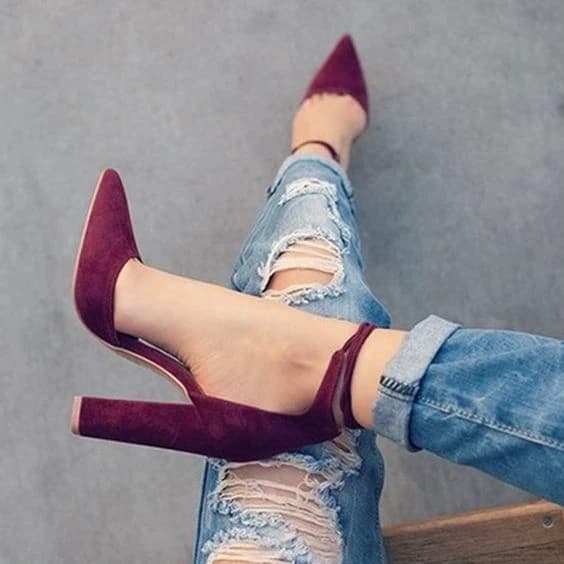 She's your friend from high school, she loves heels exaggeratedly thumbnail