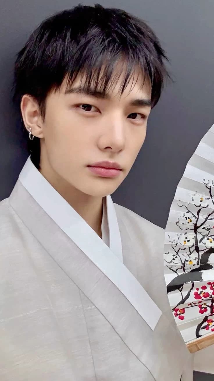 Hyunjin thumbnail
