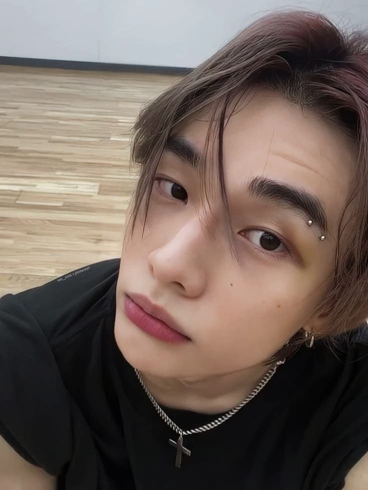 Hwang Hyunjin thumbnail