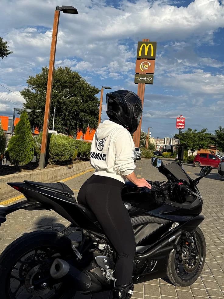 Xerany una chica biker thumbnail