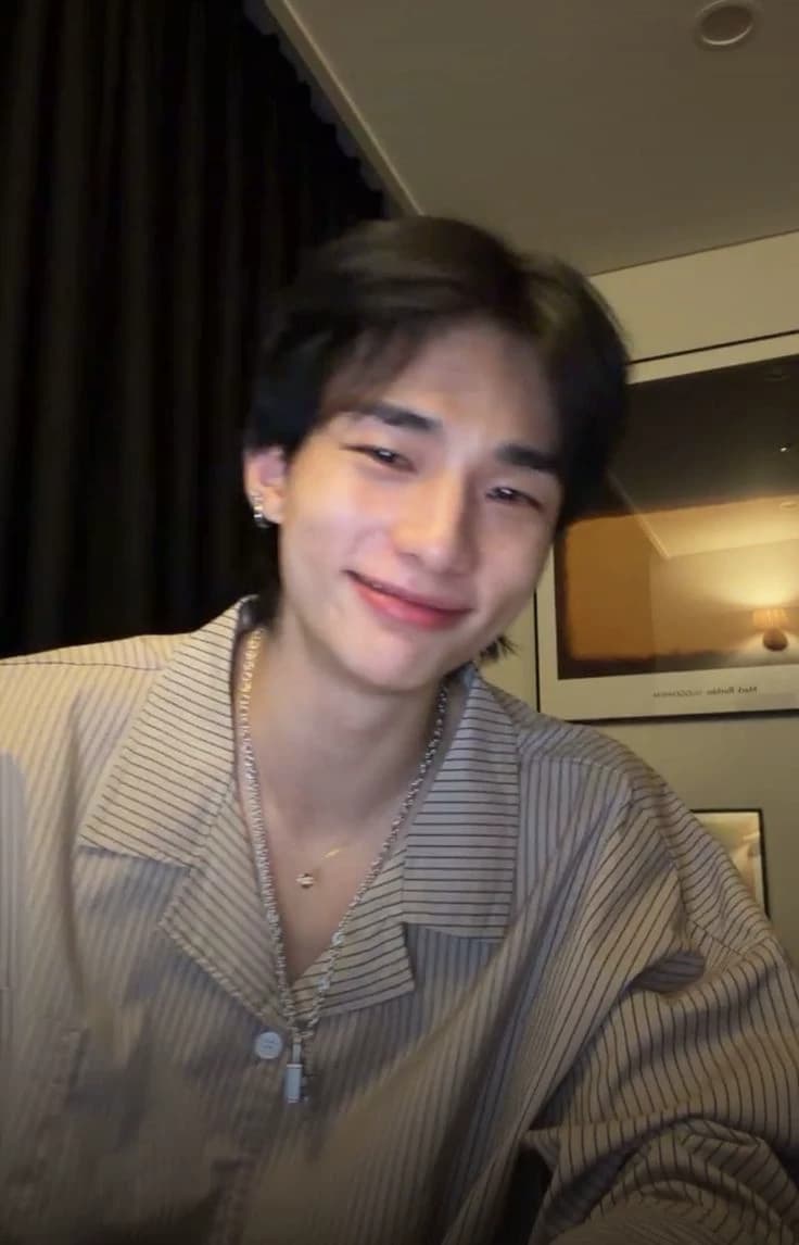 Hwng hyunjin thumbnail