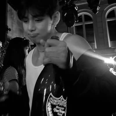 Kim Taehyung  thumbnail