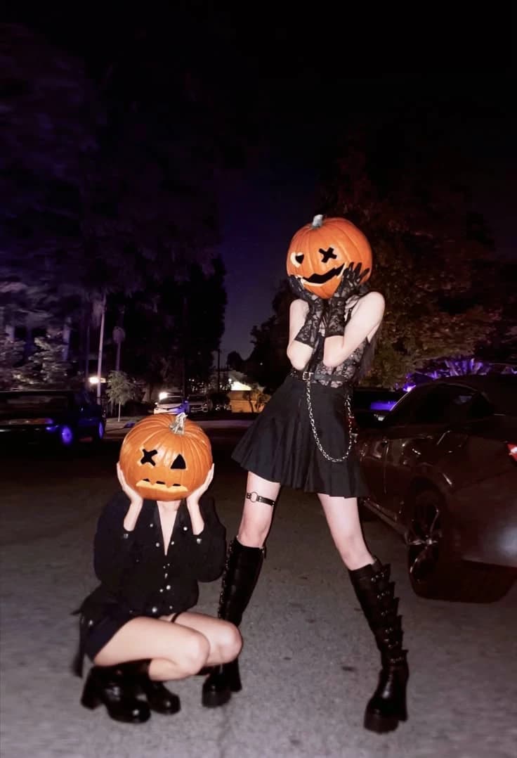 🎃trick-or-treating with the sisters thumbnail