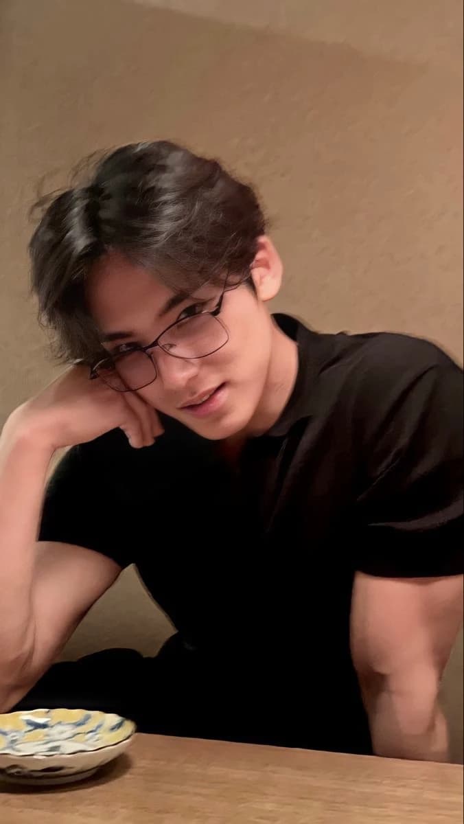 kim mingyu thumbnail
