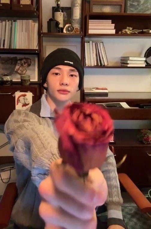 Hyunjin-SKZ thumbnail