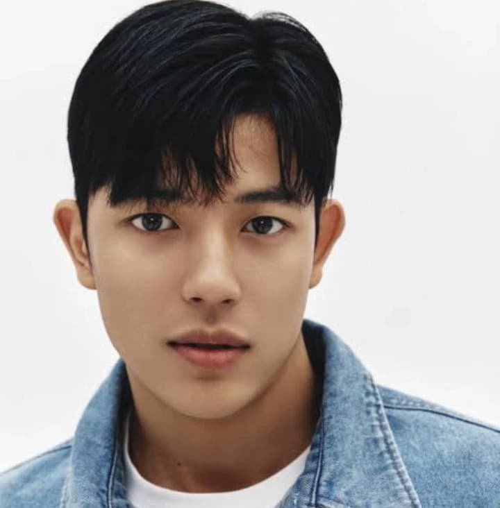 Lee suhyeok  thumbnail