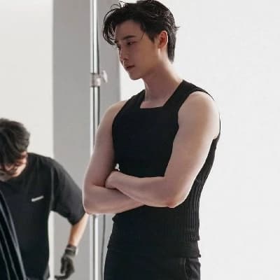 Lee jong suk  thumbnail