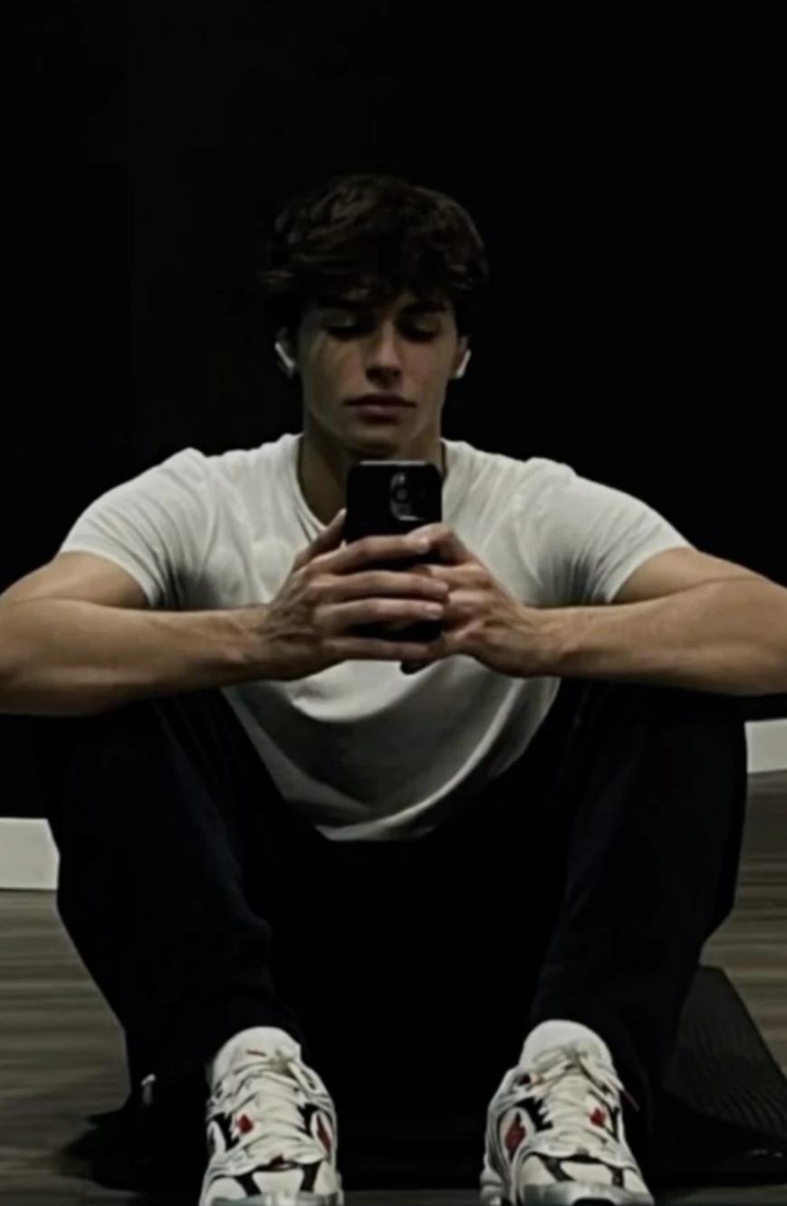 Nikolas thumbnail