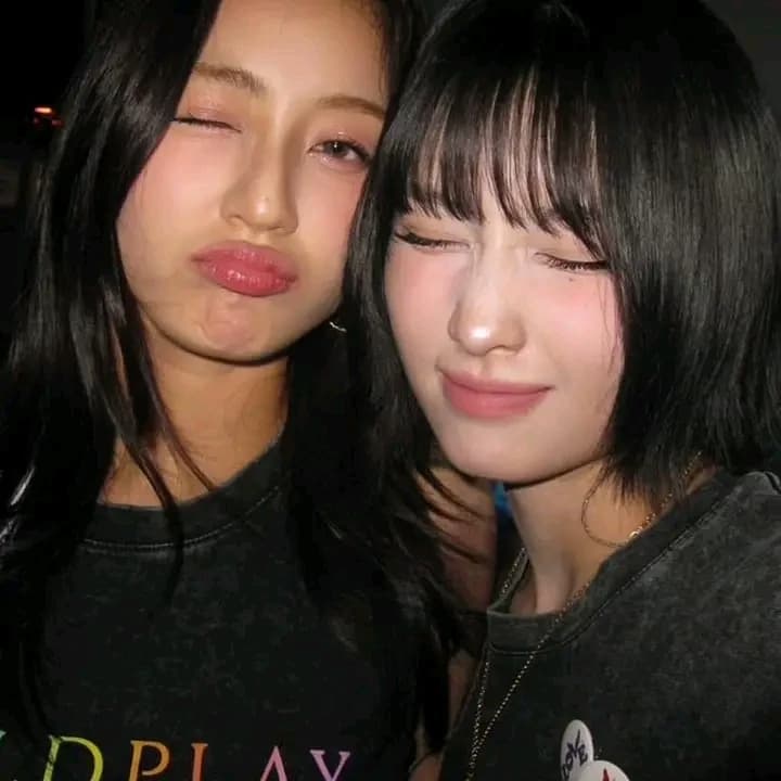 Jihyo and momo thumbnail