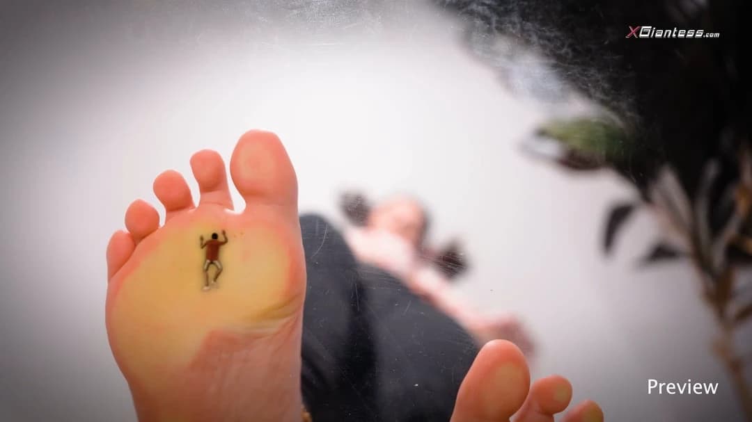 Giantess massage. thumbnail