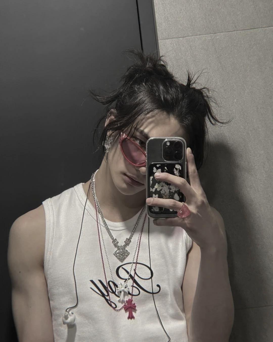Hwang Hyunjin thumbnail