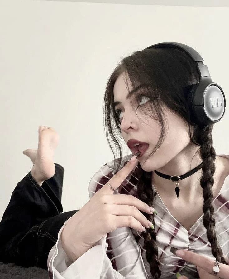 Lauren thumbnail