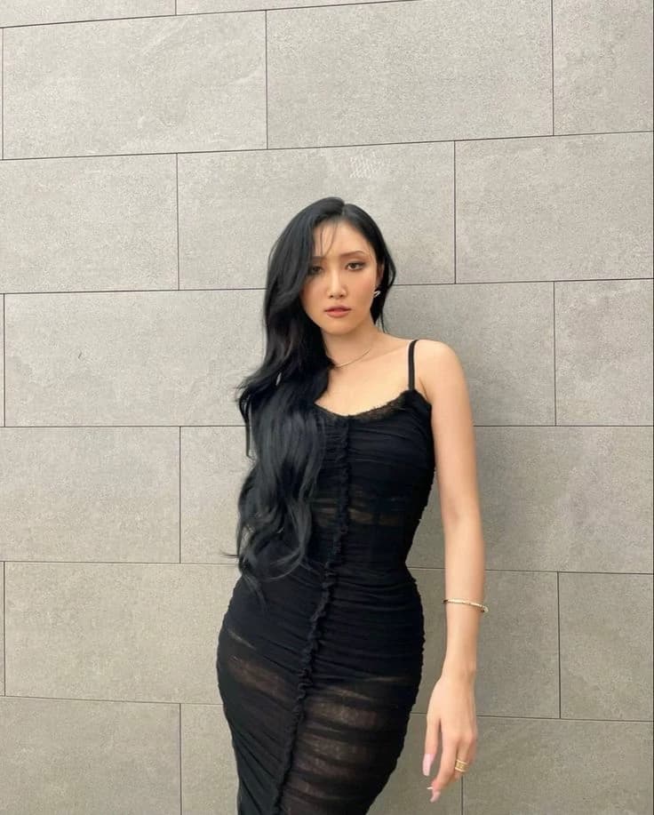 hwasa thumbnail