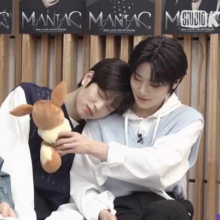 SeungIn thumbnail