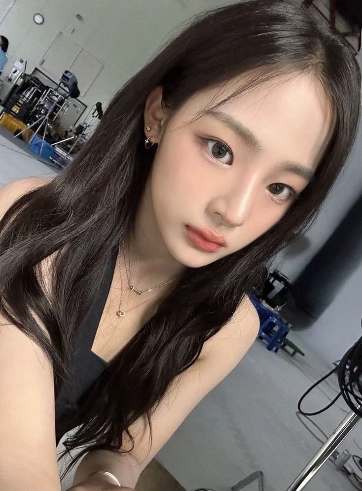 (79) Minji thumbnail