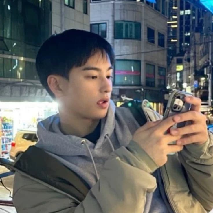 Lee dong hwi thumbnail