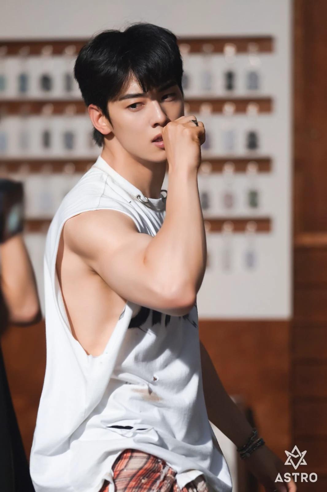 Cha eun woo thumbnail