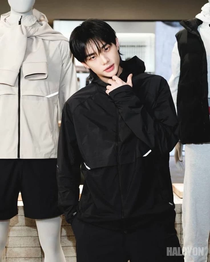 Hwang Hyunjin thumbnail