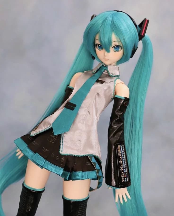 Hatsune Miku anime figurine  thumbnail