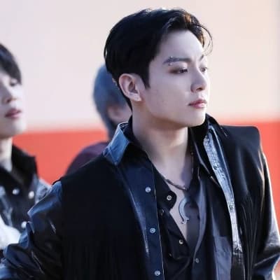 Jeon Jungkook (He is his father's foreman) thumbnail