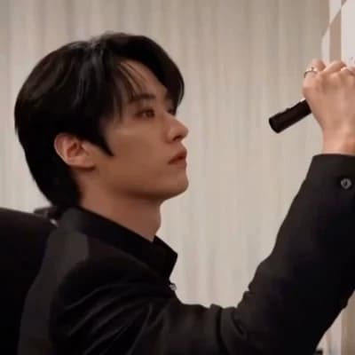 Lee Know thumbnail