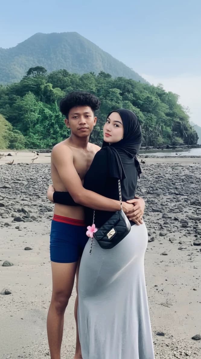 Ustadzah thumbnail
