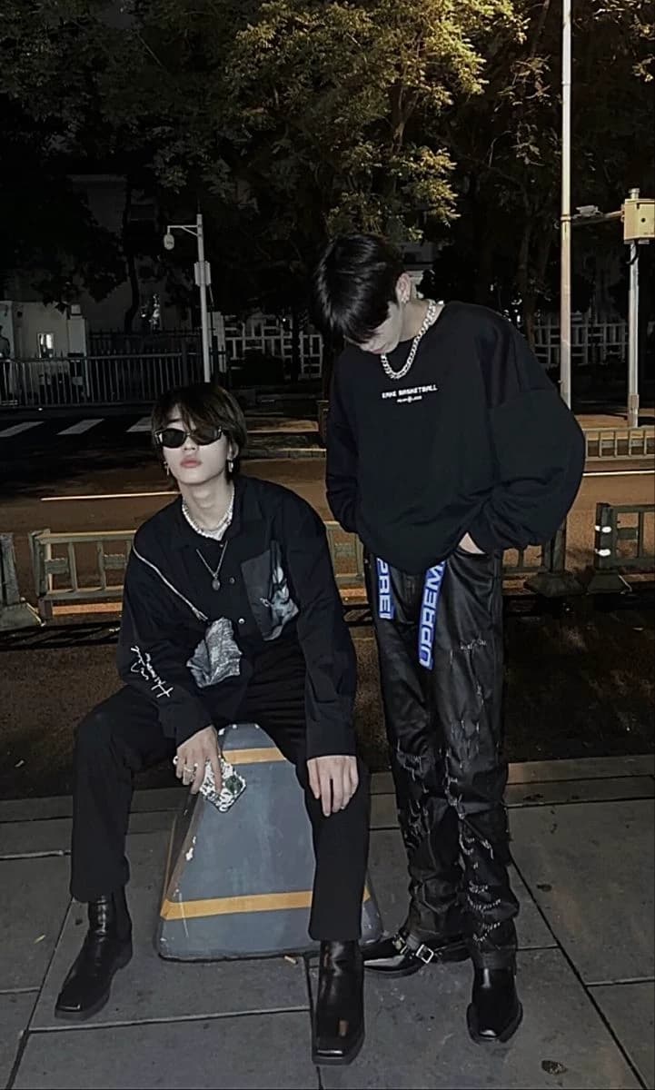 2 loyal bodyguards thumbnail