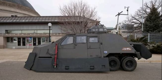 Tornado intersection vehicles thumbnail