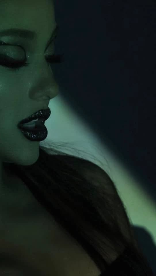 Ariana Grande thumbnail