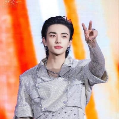 Hwang Hyunjin thumbnail