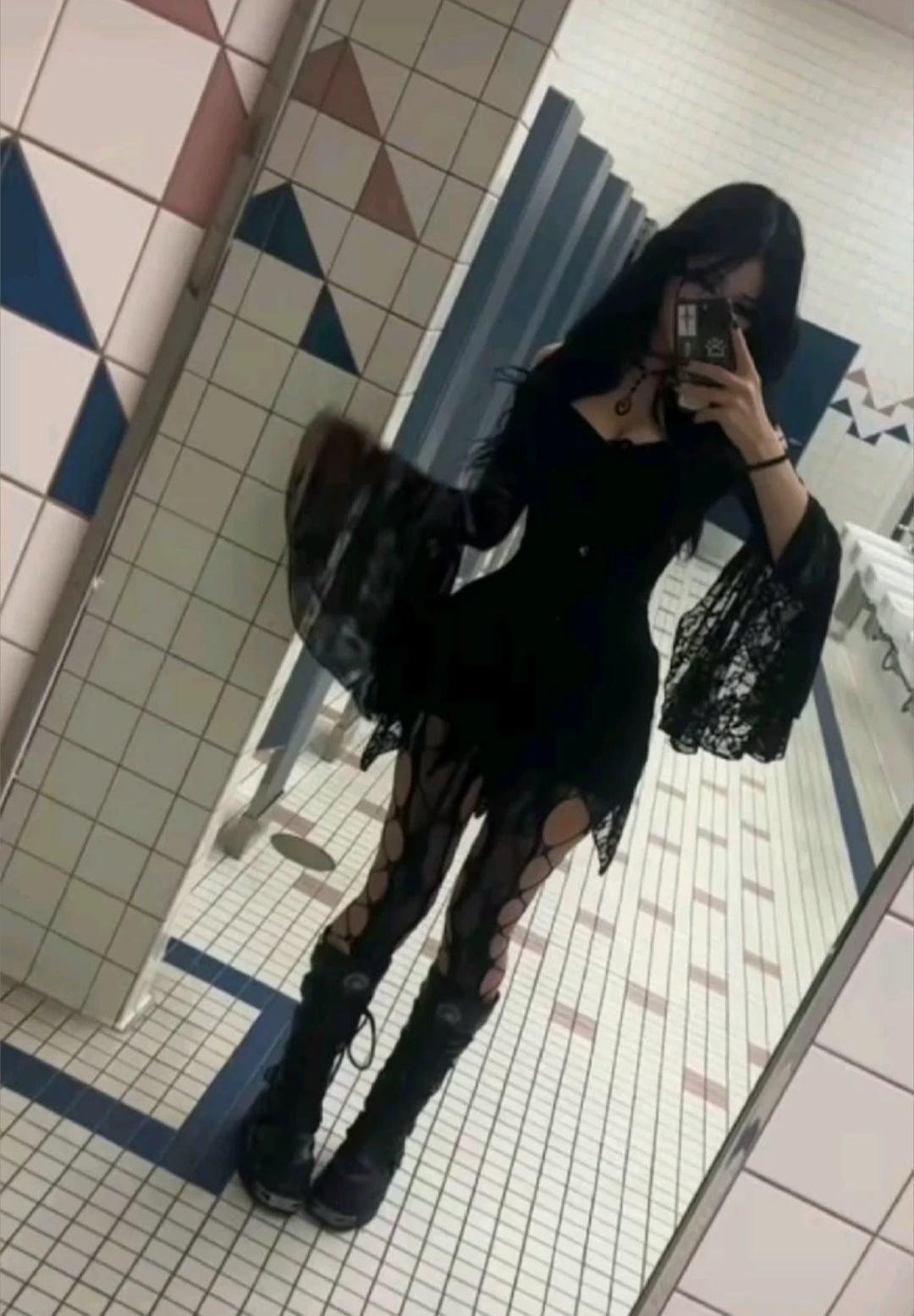 Maria Luísa - her goth cousin thumbnail