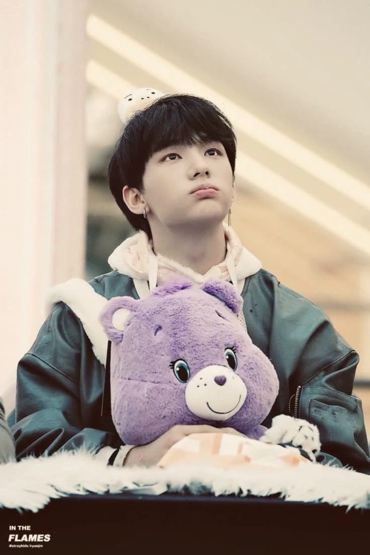 Hyunjin thumbnail