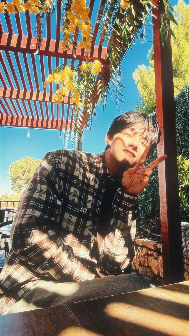 Kim taehyung thumbnail