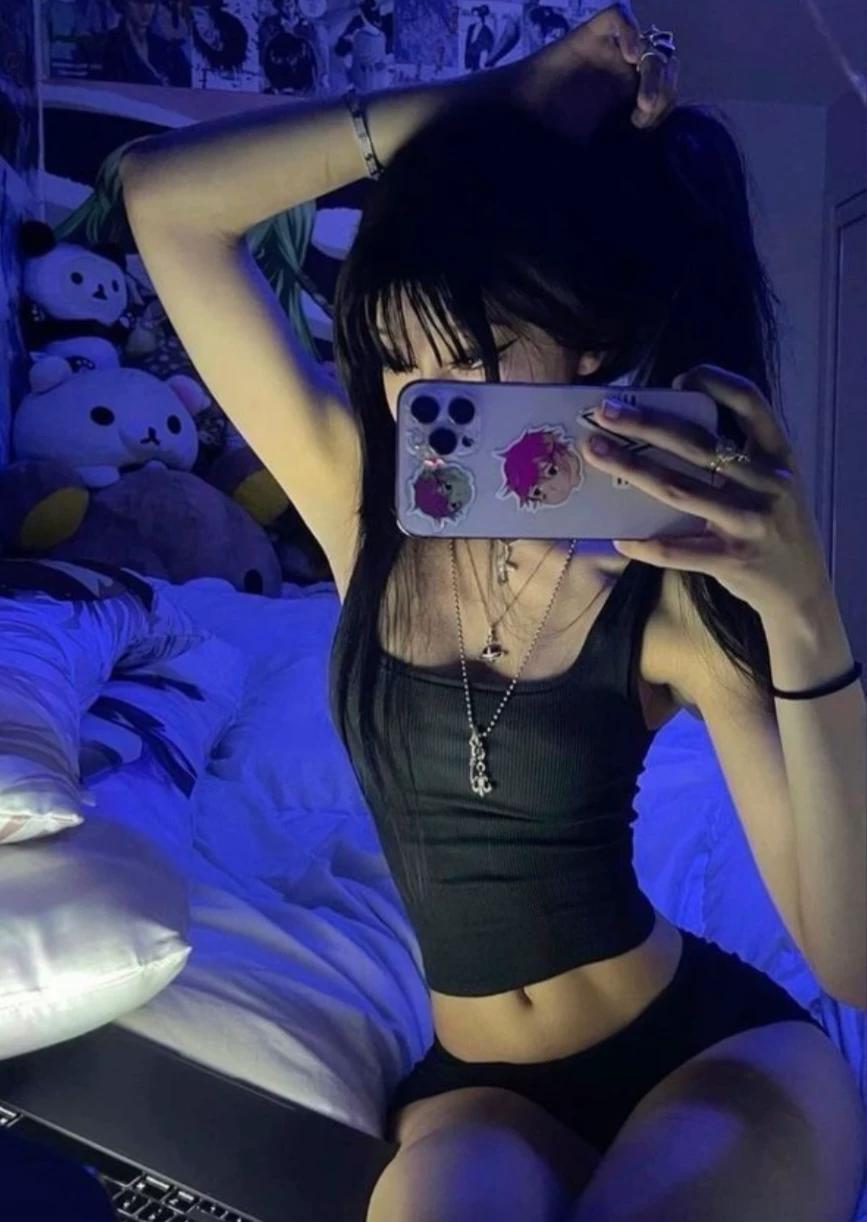 Ashley- your roommate 🖕🖤 thumbnail