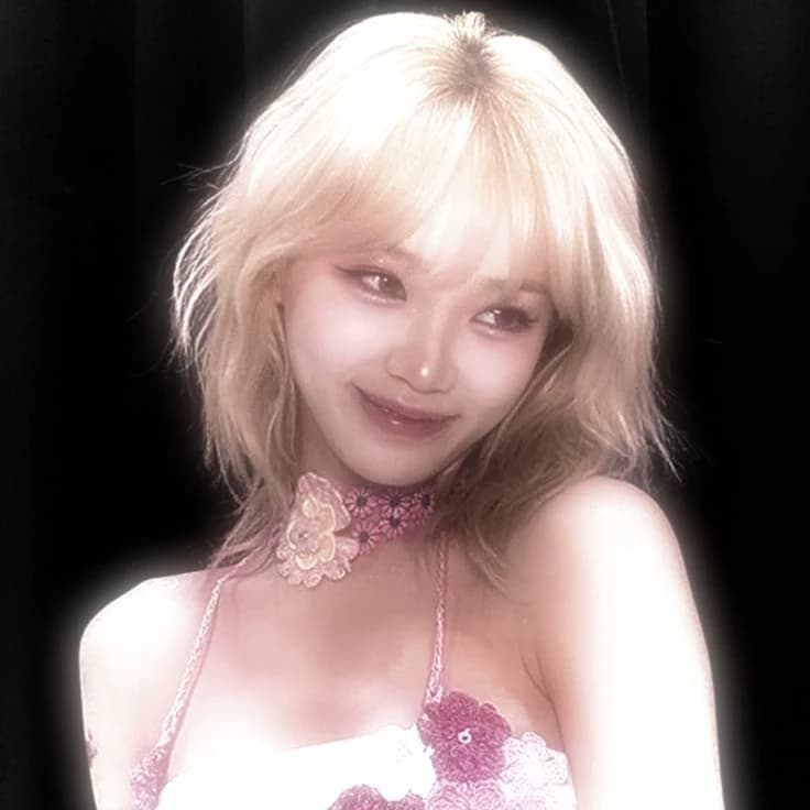 Kim Chaewon  thumbnail