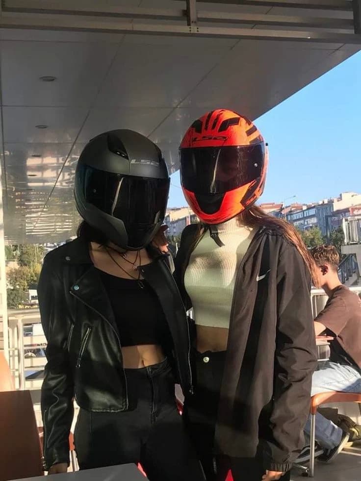 Clara Montes and Valeria Montes thumbnail